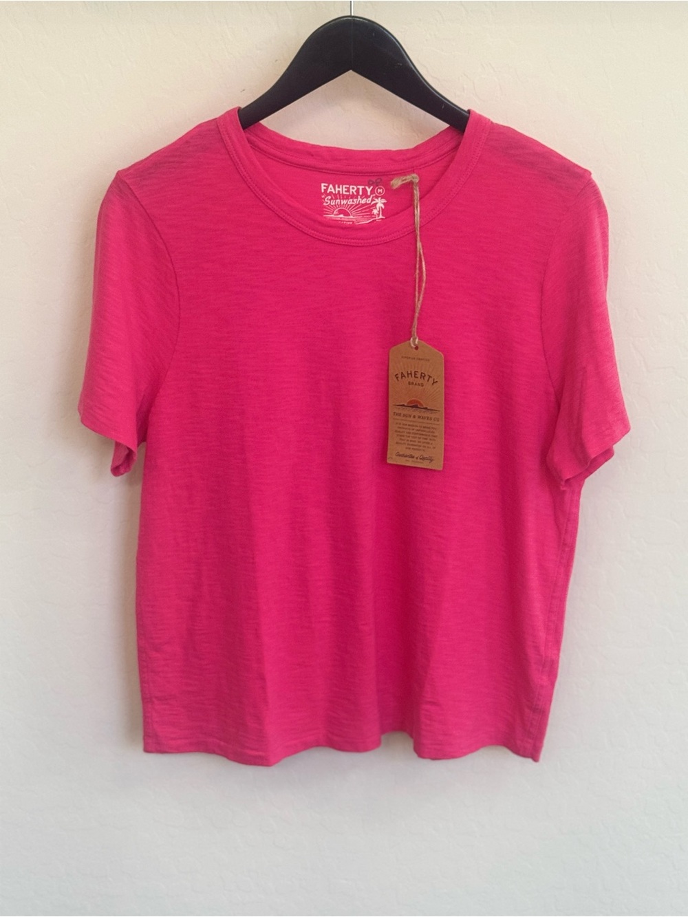NWT Faherty Sunwashed Essential Tee Pink Flambe Organic Cotton Slub Crew Size M